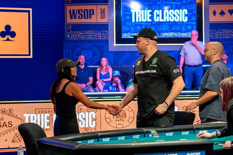 Mizrachi celebró con moderación, mientras el público reclamó su inclusión en el Sal