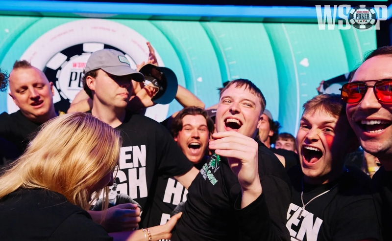 Reacción de Lucas Jumalon tras ganar el Evento Principal de las WSOP